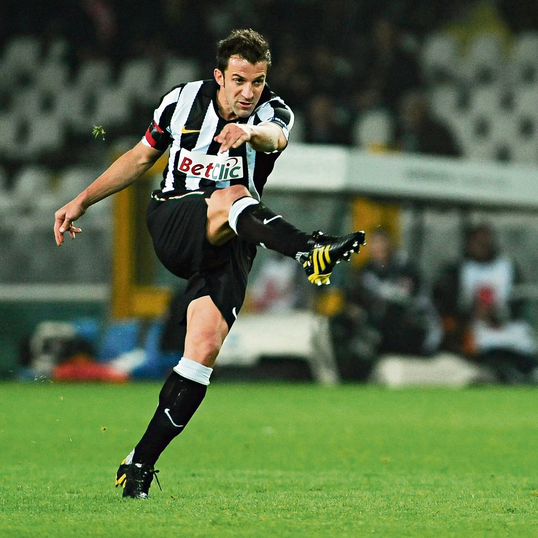 Alessandro Del Piero segna un gol